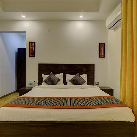 Country Inn Hotels & Resorts วรินดาวัน ภายนอก รูปภาพ