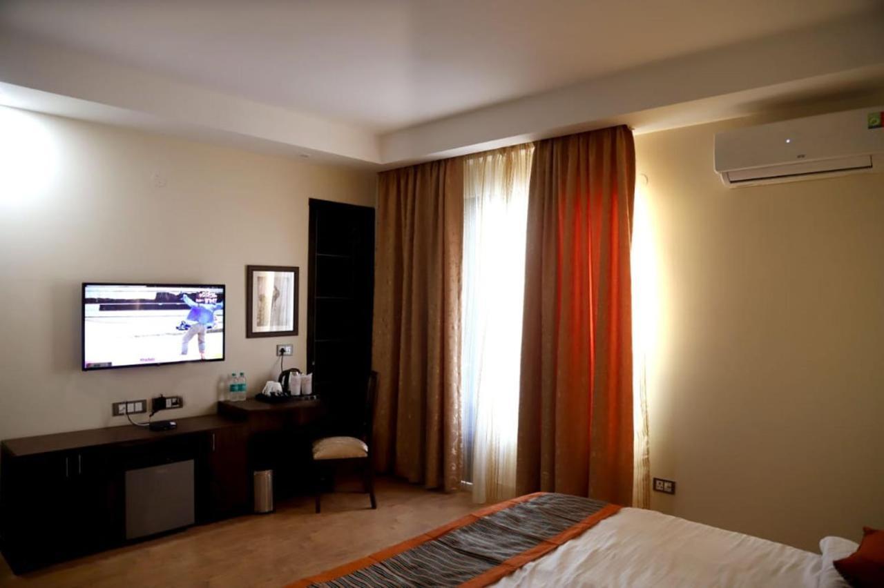 Country Inn Hotels & Resorts วรินดาวัน ภายนอก รูปภาพ