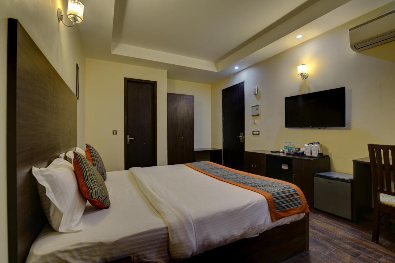 Country Inn Hotels & Resorts วรินดาวัน ภายนอก รูปภาพ