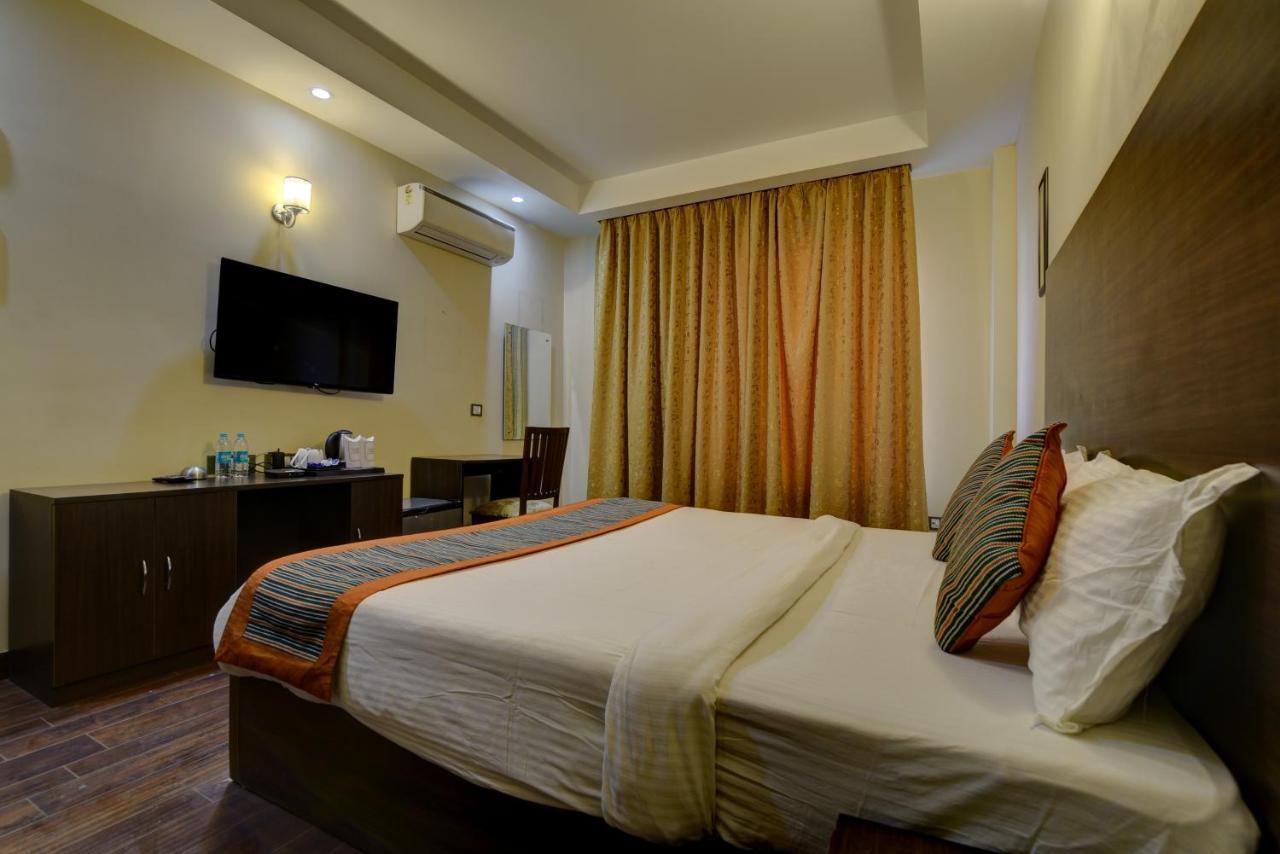 Country Inn Hotels & Resorts วรินดาวัน ภายนอก รูปภาพ