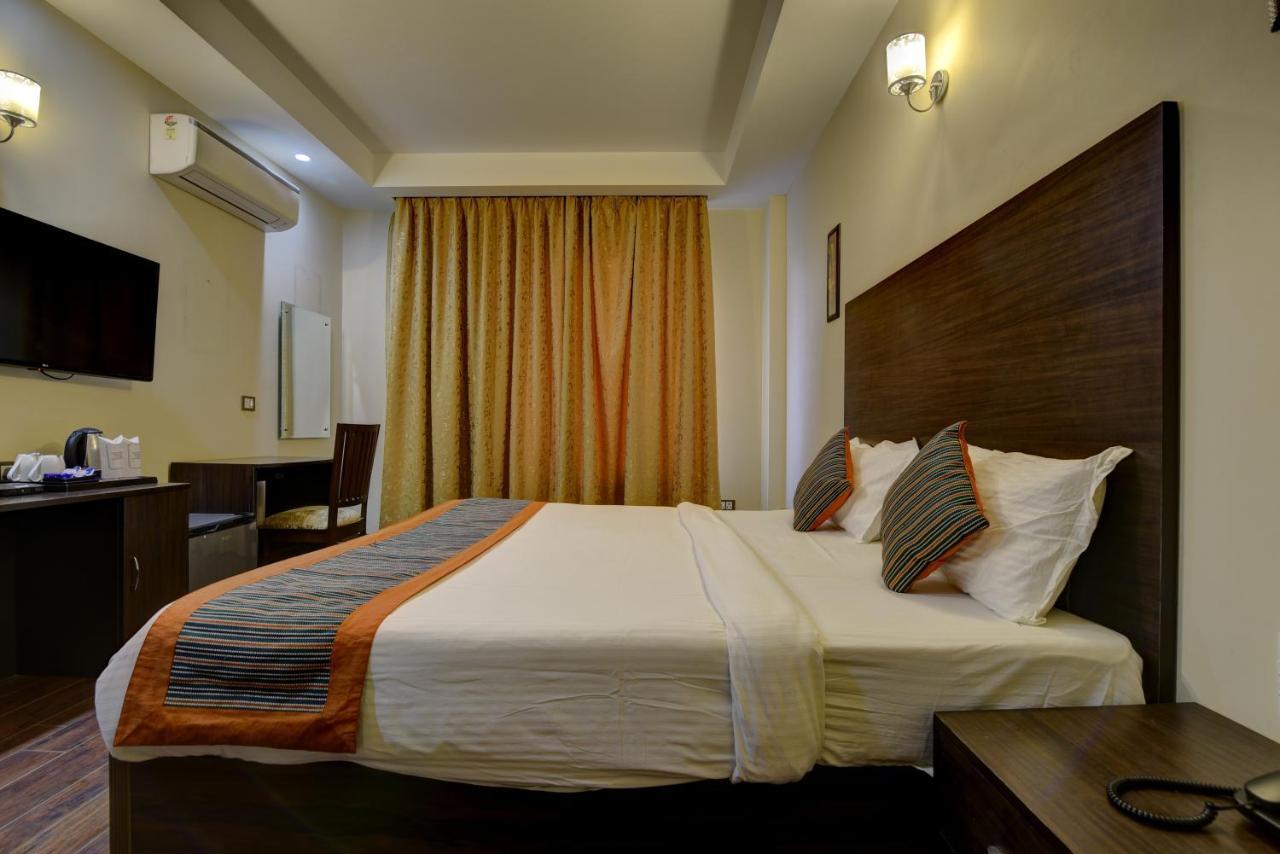 Country Inn Hotels & Resorts วรินดาวัน ภายนอก รูปภาพ