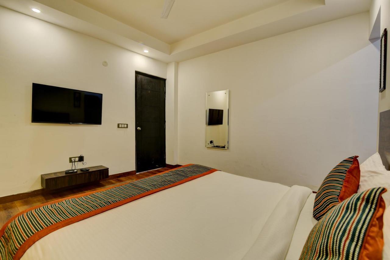 Country Inn Hotels & Resorts วรินดาวัน ภายนอก รูปภาพ
