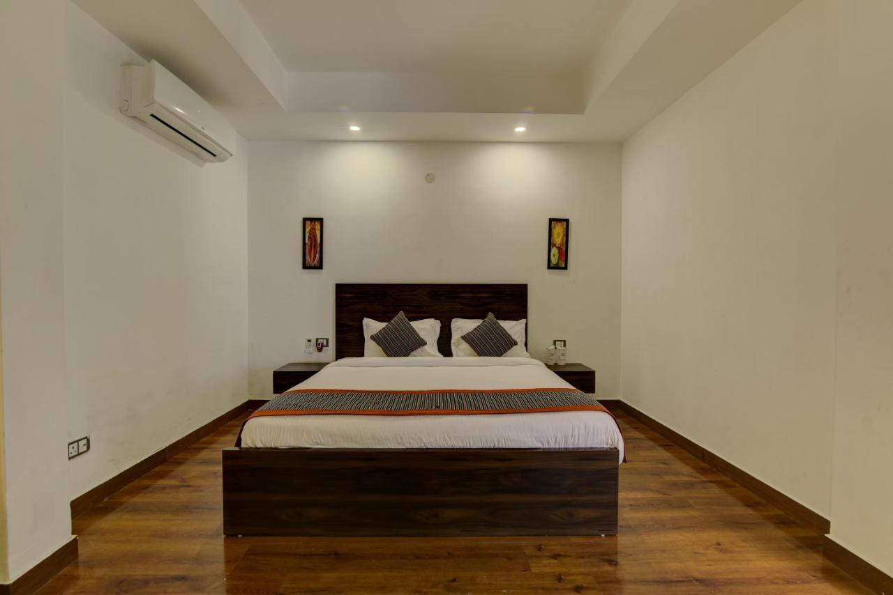 Country Inn Hotels & Resorts วรินดาวัน ภายนอก รูปภาพ