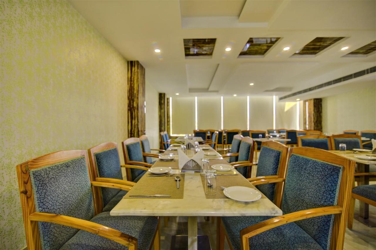 Country Inn Hotels & Resorts วรินดาวัน ภายนอก รูปภาพ